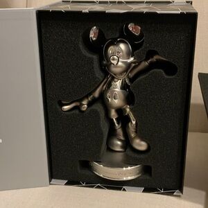 D23 Gold Member Collectible Milestone Mickey 2023.